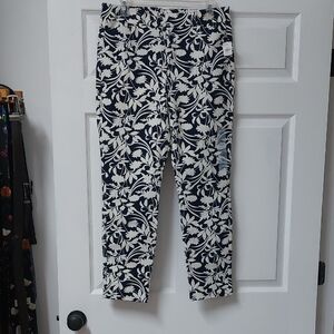 Old Navy Navy and White Floral Pixie Skinny Pants